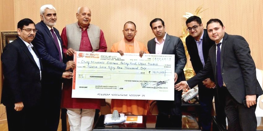 UPCM को बैंक ऑफ़ बड़ौदा के अधिकारियों ने मुख्यमंत्री राहत कोष के लिए चेक भेंट किया