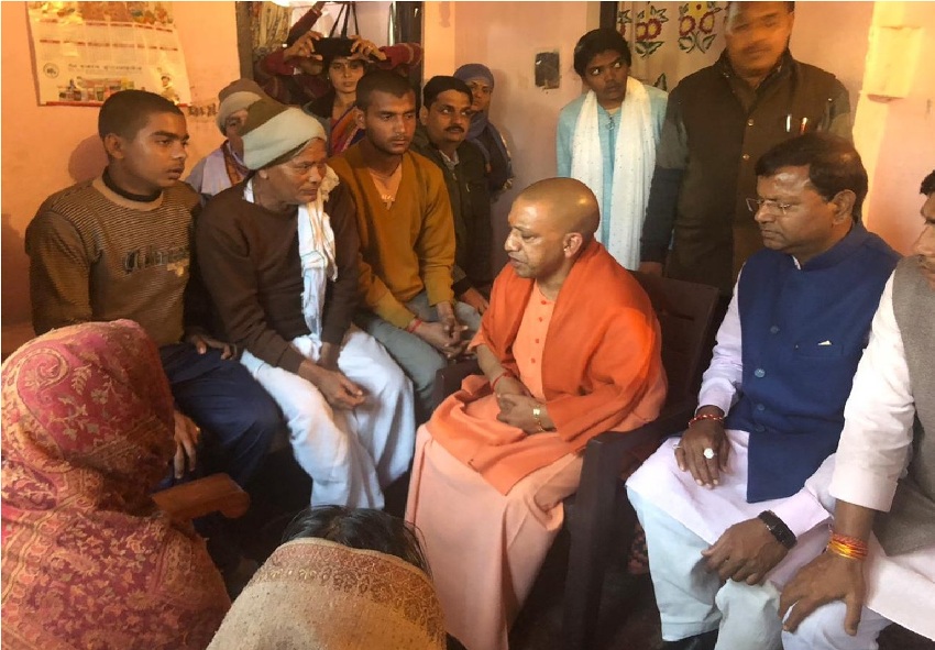 UPCM ने पुलवामा आतंकी हमले में शहीद पंकज त्रिपाठी के परिजनों से भेंट की
