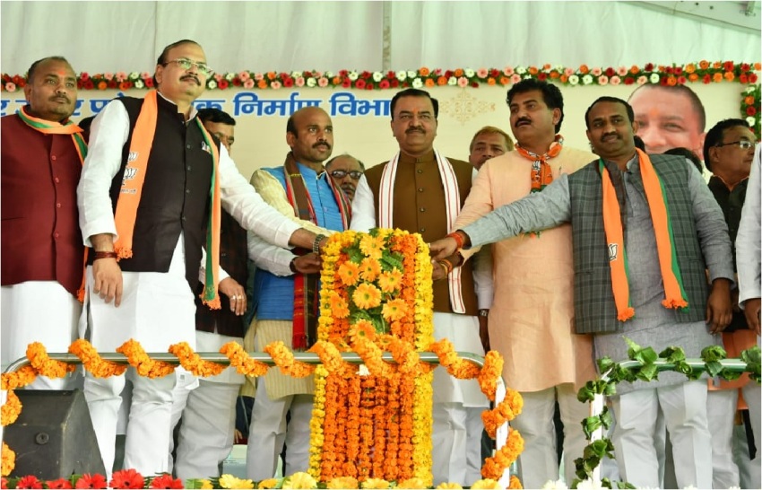 UP_Dy_CM ने बस्ती में PWD की 42 परियोजनाओं का लोकार्पण एवं शिलान्यास किया