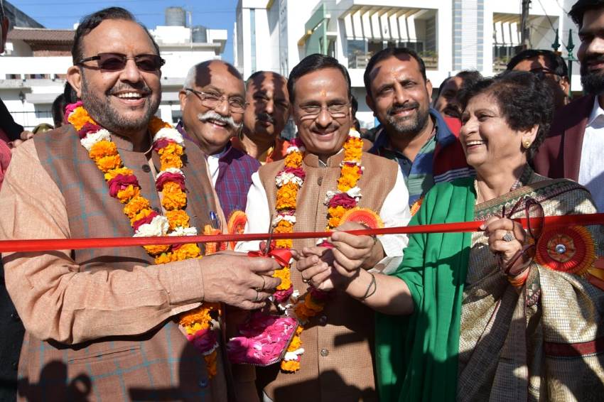 UP_Dy_CM डाॅ. दिनेश शर्मा ने पुष्प प्रदर्शनी-2019 का उद्घाटन किया