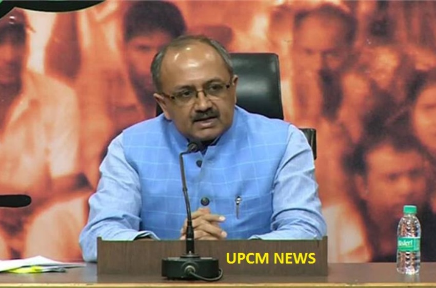 मंत्री सिद्धार्थ नाथ सिंह ने ई-डिस्ट्रिक्ट परियोजना के अंतर्गत मेरठ के लेखपालों को लैपटॉप वितरण किया