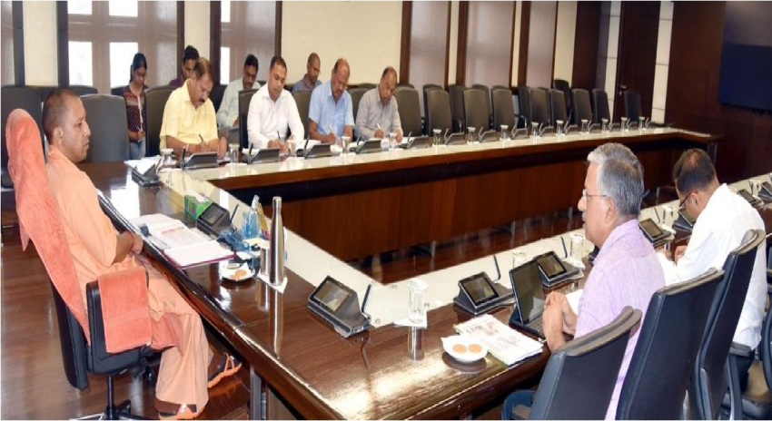UPCM योगी आदित्यनाथ ने सचिवालय प्रशासन विभाग की समीक्षा बैठक की