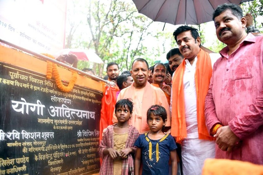 UPCM योगी ने गोरखपुर में बुढ़िया माता मंदिर मार्ग पर इण्टरलाॅकिंग कार्य का लोकार्पण किया