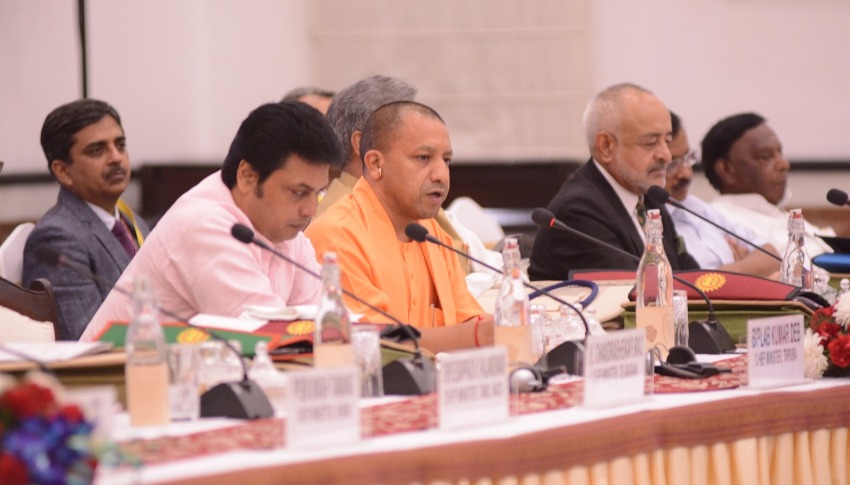 UPCM-योगी PM-मोदी की अध्यक्षता में नई दिल्ली में नीति आयोग की शासी परिषद की 5वीं बैठक में शामिल हुए