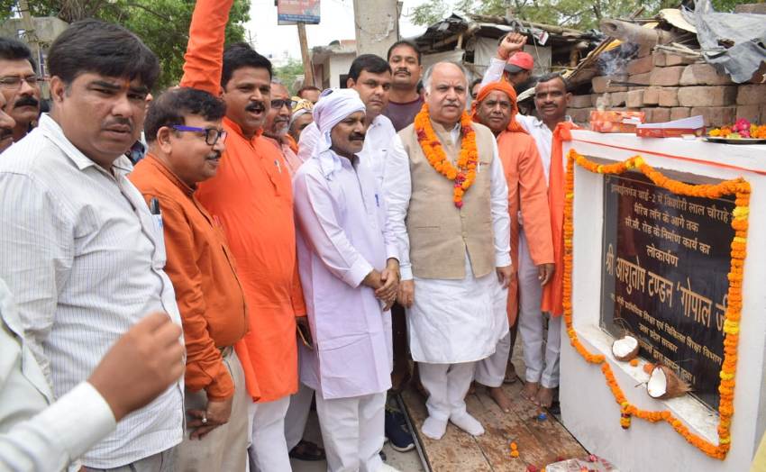 मंत्री आशुतोष टंडन ने विभिन्न सड़क निर्माण सम्बन्धी कार्यों का लोकार्पण किया
