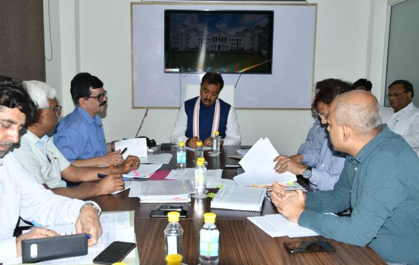 उप मुख्यमंत्री ने वीडियो कॉन्फ़्रेंसिंग के माध्यम से सड़क और पुलों के निर्माण कार्यो की समीक्षा की