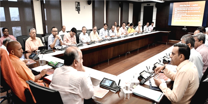UPCM ने लोक भवन में चिकित्सा शिक्षा विभाग के कार्यों की प्रगति की समीक्षा की