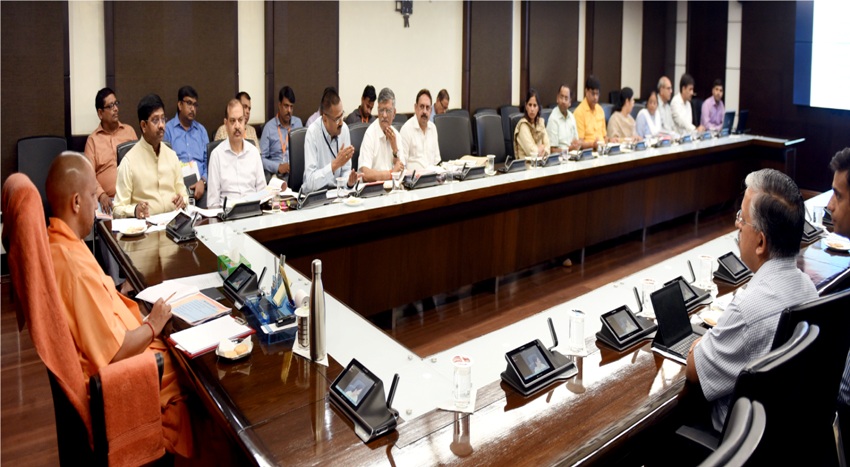 UPCM योगी आदित्यनाथ ने स्टाम्प और पंजीकरण विभाग के कार्यों की समीक्षा की