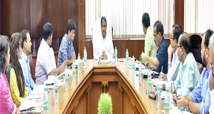 मंत्री दारा सिंह चौहान ने सेन्टर ऑफ़ एक्सीलेन्स फाॅर आर्नामेन्टल क्राप्स एवं कृषक प्रशिक्षण भवन का शिलान्यास किया
