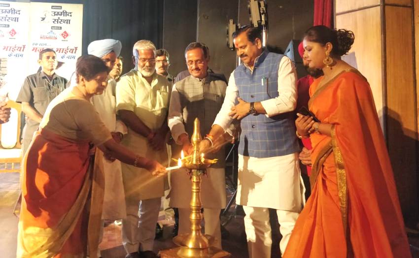 उप मुख्यमंत्री ने 'एक शाम मजदूर भाइयों के नाम' कार्यक्रम का उद्घाटन किया