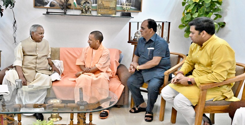 UPCM योगी आदित्यनाथ ने राजस्थान के राज्यपाल कल्याण सिंह से मुलाकात की