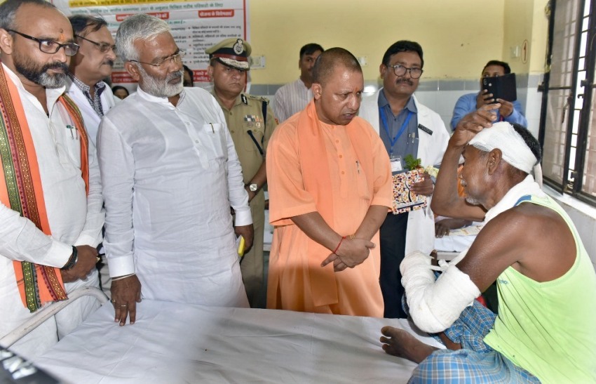 UPCM ने सोनभद्र के उम्भा गांव के भ्रमण के दौरान पीड़ितों के परिजनों से मुलाकात की