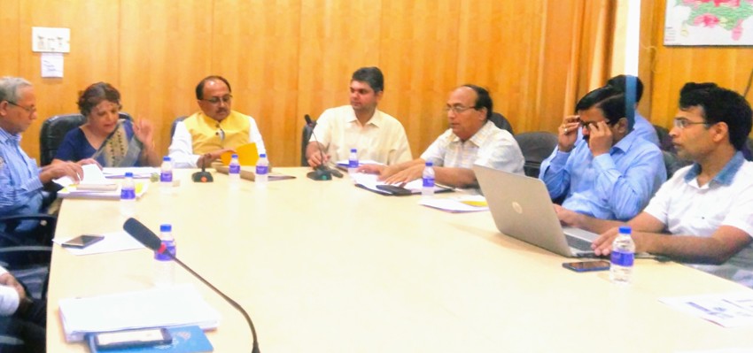 मंत्री सिद्धार्थ नाथ सिंह बोले प्राथमिक स्वास्थ्य सेवाओं पर प्राथमिकता से ध्यान केेन्द्रित किया जाएं