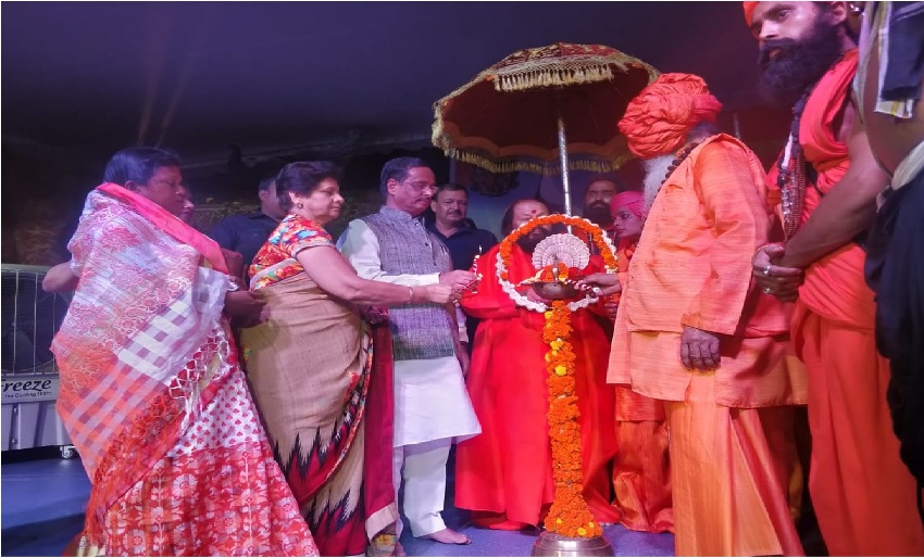 उप मुख्यमंत्री और मेयर श्री पंचदशनाम अखाड़े द्वारा आयोजित मानस समारोह के समापन में शामिल हुए