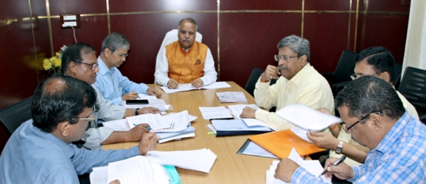 मंत्री आशुतोष टण्डन ने राजकीय मेडिकल कालेजों एवं चिकित्सा संस्थानों के कार्यों की समीक्षा की