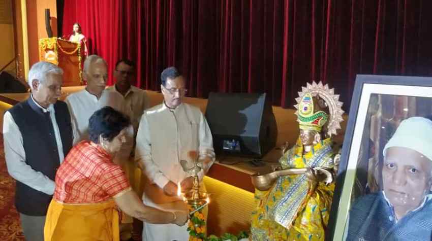 उप मुख्यमंत्री और महापौर ने पायनियर मोंटेसरी स्कूल में स्व. पूरन सिंह की प्रतिमा का अनावरण किया