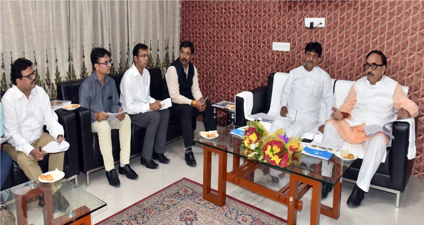 कौशल विकास मंत्री ने #ITI और कौशल विकास मिशन के कार्यों की समीक्षा की