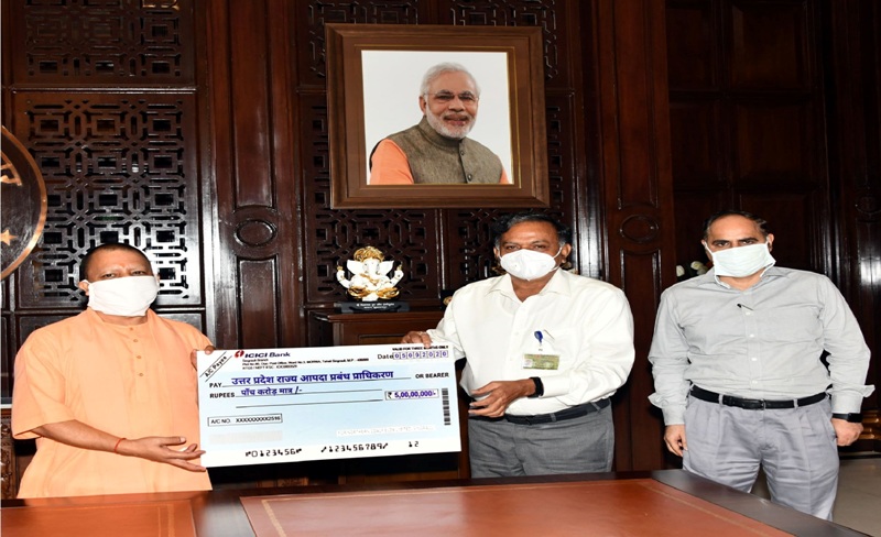 नाॅर्दन कोल फील्ड्स लिमिटेड के प्रबंध निदेशक ने मुख्यमंत्री को चेक भेंट किया