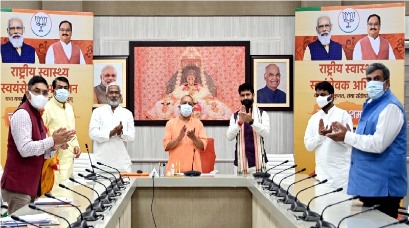 मुख्यमंत्री योगी ने हेल्थ वॉरियर पोर्टल का बटन दबाकर किया शुभारम्भ