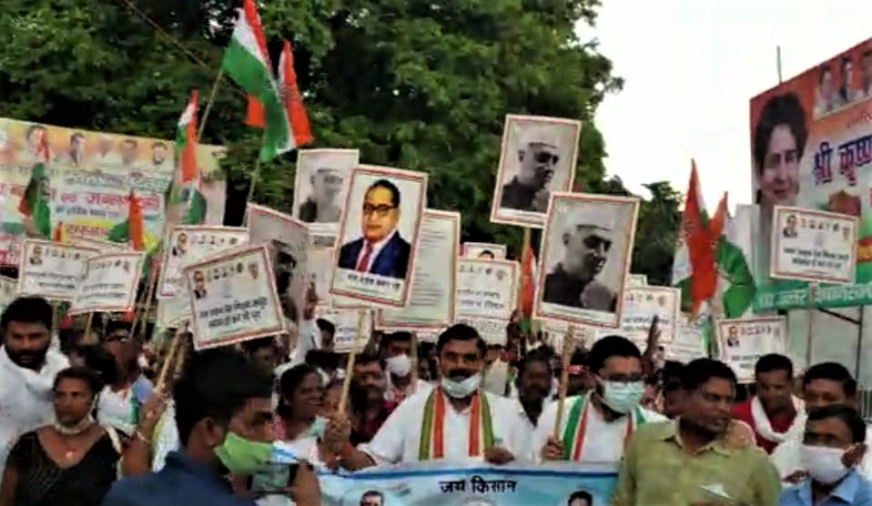 Congress : देश के हर नागरिक को बाबा साहब के सम्मान में मार्ल्यापण करने का अधिकार