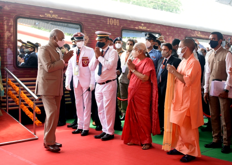 President of India : राष्ट्रपति ने रेलगाड़ी द्वारा लखनऊ से अयोध्या का किया दौरा