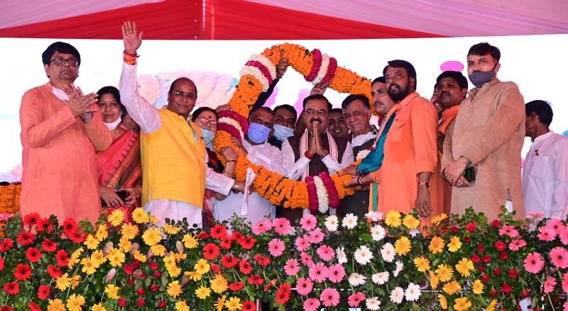 उप मुख्यमंत्री ने कानपुर नगर में विभिन्न परियोजनाओं का लोकार्पण व शिलान्यास किया