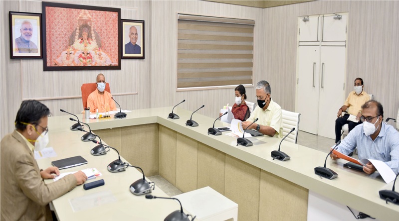 मुख्यमंत्री योगी के समक्ष उ0प्र0 स्लम पुनर्विकास (ड्राफ्ट) नीति-2021 का प्रस्तुतीकरण