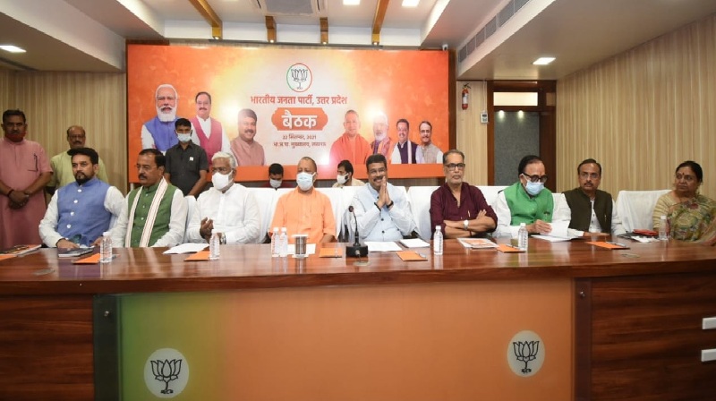 BJP: मुख्यालय पर पार्टी पदाधिकारियों की बैठक सम्पन्न, धर्मेन्द्र प्रधान रहे मौजूद