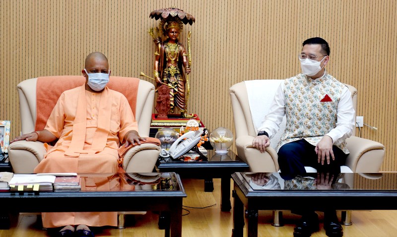 High Commissioner of Singapore Simon Wong Wei Kuen met UP CM Yogi