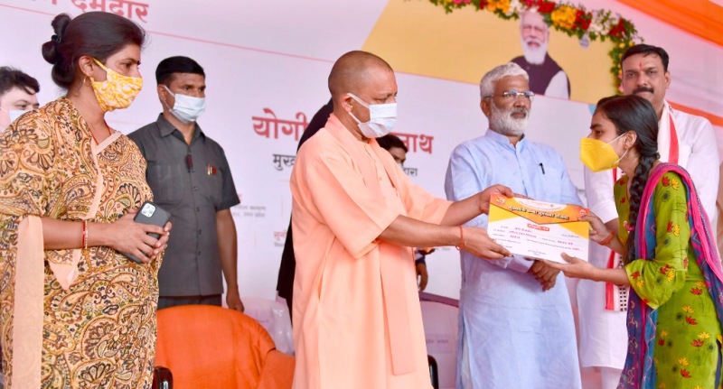 Yogi: सीतापुर में 484.41 करोड़ रु0 लागत की 167 परियोजनाओं का लोकार्पण एवं शिलान्यास