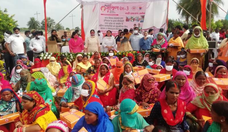 महापौर संयुक्ता भाटिया ने महिला सफाई कर्मियों को बाटें स्वच्छता किट