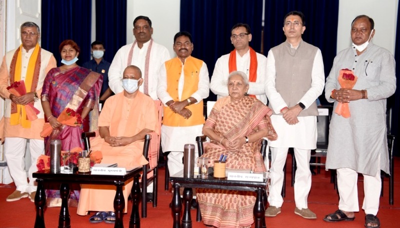 योगी मंत्रिमंडल का विस्तार, नए मंत्रियों को दिलायी गयी शपथ