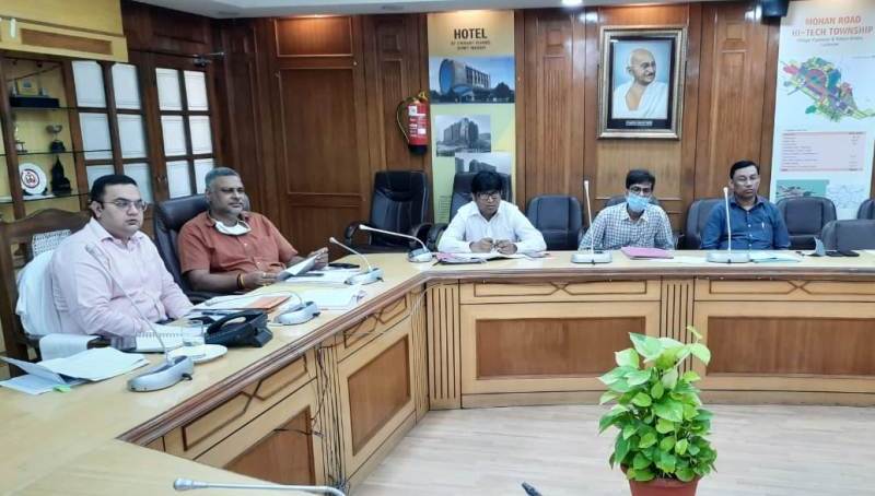 LDA : अक्षय त्रिपाठी ने विहित प्राधिकारियों और अधिशासी अभियन्ताओं के साथ की बैठक