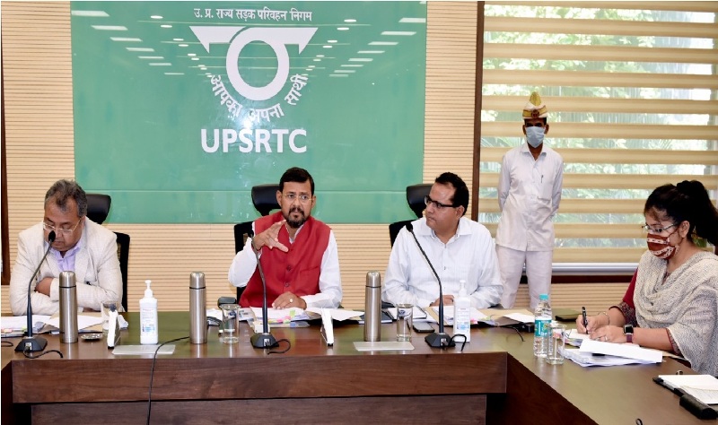 परिवहन मंत्री अशोक कटियार ने परिवहन निगम के अधिकारियों के साथ समीक्षा बैठक की