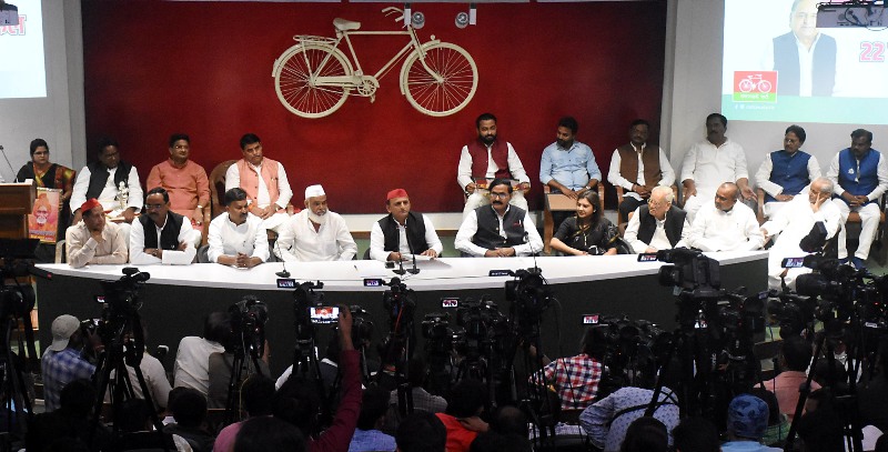 दीवाली पर भाजपा घर की ठीक से सफाई करा दें क्योंकि आने वाली है अखिलेश सरकार