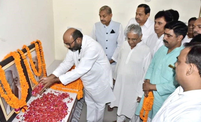 Congress: देश की आत्मा गांव में बसती है इसीलिए गांधी जी ने किया पूरे देश का भ्रमण