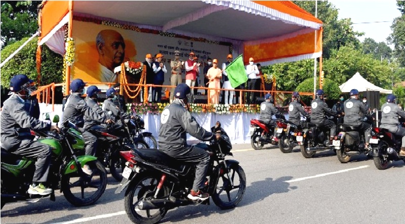 Yogi: सरदार वल्लभ भाई पटेल की जयन्ती पर 75 मोटर साइकिल सवारों की रैली को हरी झण्डी