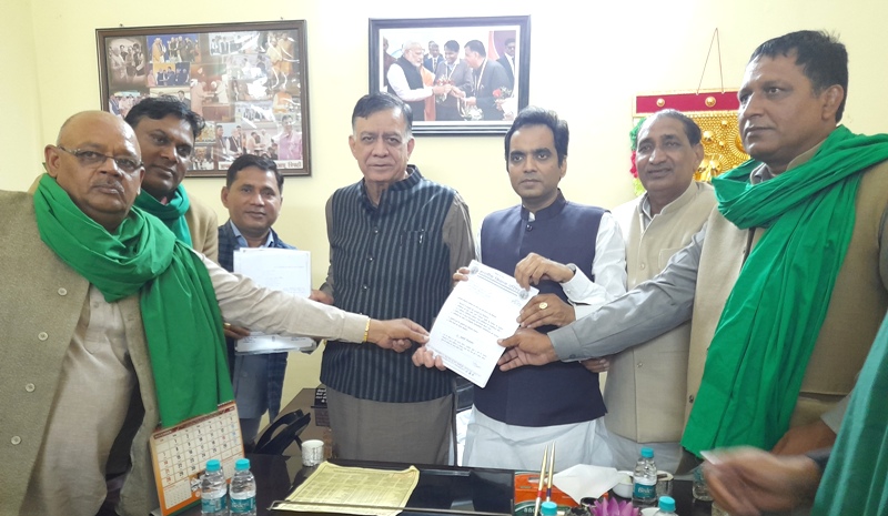 विधायक पंकज सिंह के नेतृत्व में 10 सदस्यीय किसानों के प्रतिनिधि मण्डल ने सतीश महाना से भेंट की