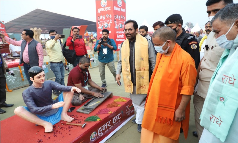 मुख्यमंत्री ने वृन्दावन, मथुरा में ब्रजरज उत्सव-2021 व हुनर हाट का उद्घाटन किया