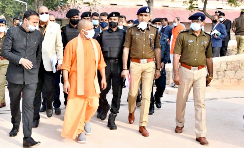 #CMYogi: झांसी में पीएम मोदी के प्रस्तावित भ्रमण के दृष्टिगत झांसी किले का स्थलीय निरीक्षण