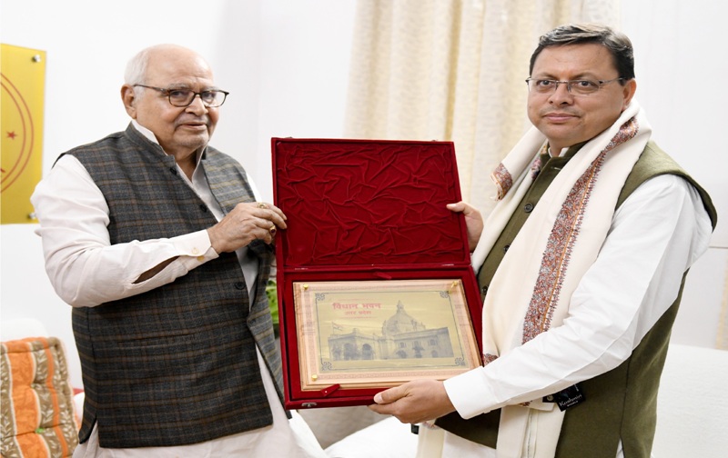 उत्तराखण्ड मुख्यमंत्री पुष्कर सिंह धामी ने हृदय नारायण दीक्षित से की शिष्टाचार भेंट