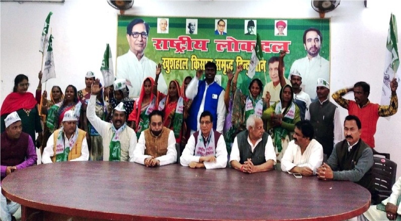 नगर पंचायत बख्शी का तालाब के बसपा कार्यकर्ताओं ने थामा राष्ट्रीय लोकदल दामन