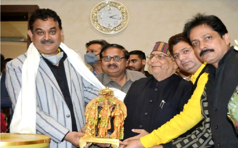 उमंग व उल्लास के साथ पत्रकारों ने मनाया सूचना निदेशक शिशिर सिंह का जन्मदिन