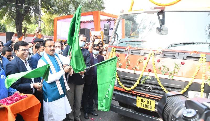 उप मुख्यमंत्री केशव प्रसाद मौर्य ने सड़क मरम्मत एंबुलेंस का किया शुभारंभ