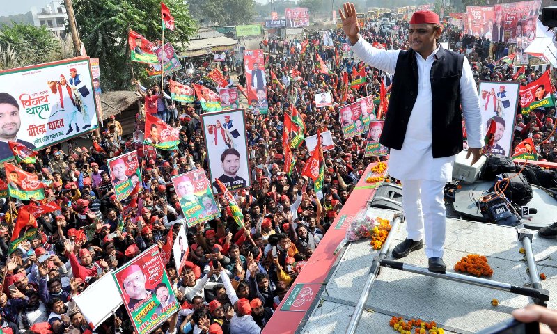 अखिलेश ने रायबरेली में समाजवादी विजय रथ यात्रा के 7वें चरण में जनसभाओं को सम्बोधित किया