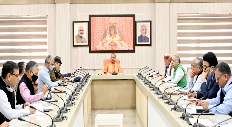 परिवहन निगम सभी बसों को चुस्त-दुरुस्त करे, जनता को मिल सकें बेहतर सेवाएं: CM YOGI