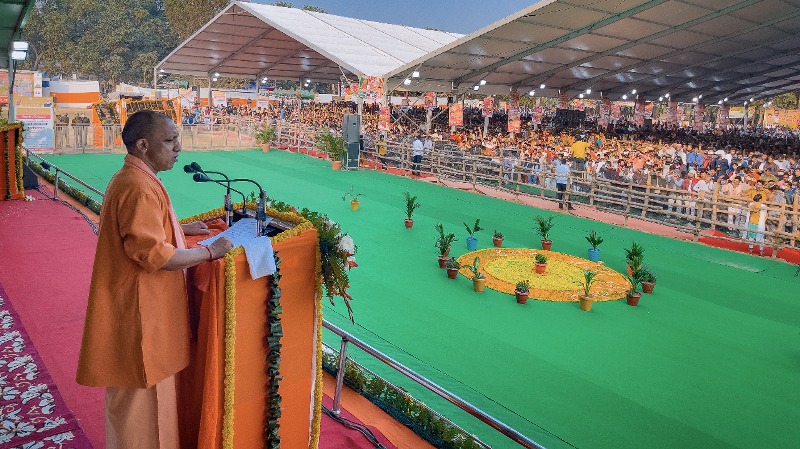 मुख्यमंत्री योगी ने चन्दौली में 27 परियोजनाओं का लोकार्पण एवं शिलान्यास किया