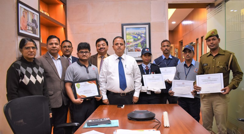 UPMRC: कुमार केशव ने ‘एंप्लॉय ऑफ द मंथ‘ पुरस्कार विजेताओं को दिये प्रशस्ति पत्र
