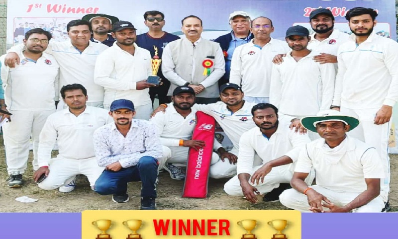 लोक निर्माण विभाग की सी फ्रेंड्स-11 एवं विश्व बैंक की टीमों के मध्य खेला गया क्रिकेट मैच