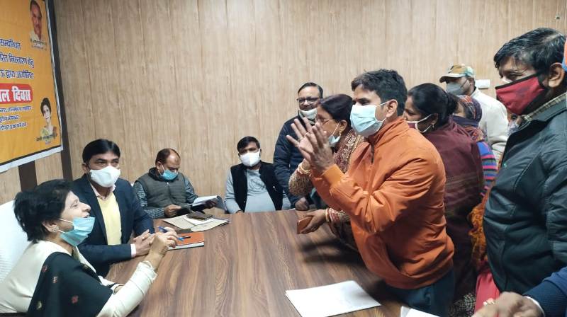 लोकमंगल दिवस में महापौर संयुक्ता भाटिया ने किया जनता की शिकायतों का निस्तारण